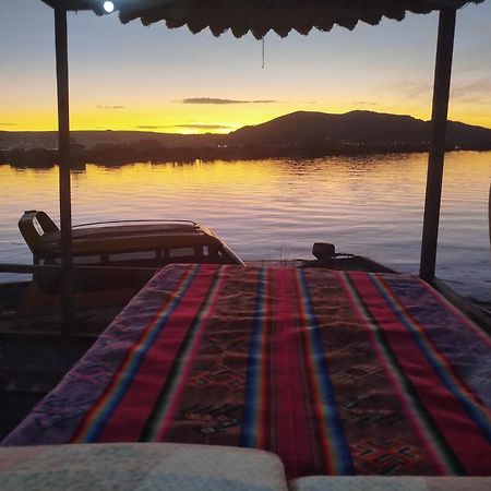 Uros Utasa Lodge Puno Exteriör bild